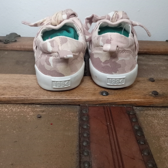 Girls pink Camo Slip on sneakers - Picture 4 of 5